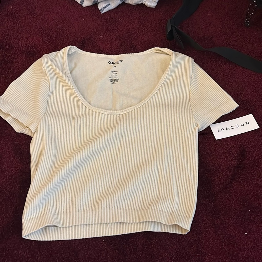 NWT cropped very comfy beige short sleeve shirt size xs